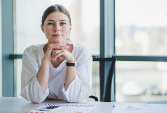 portrait-good-looking-businesswoman-1 (1)